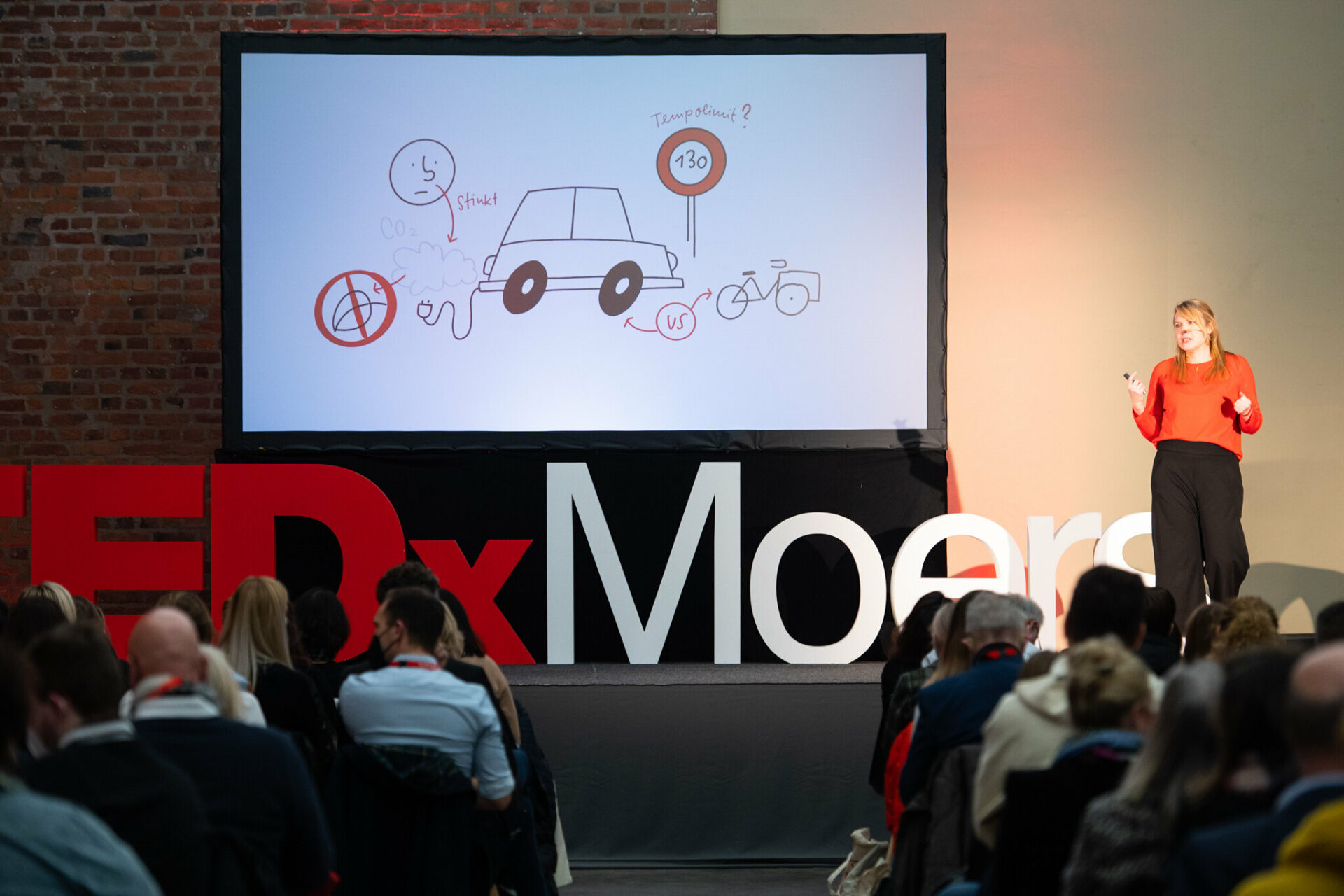 Nadine Roßa @TEDxMoers 2022: Zeichnen als Superpower